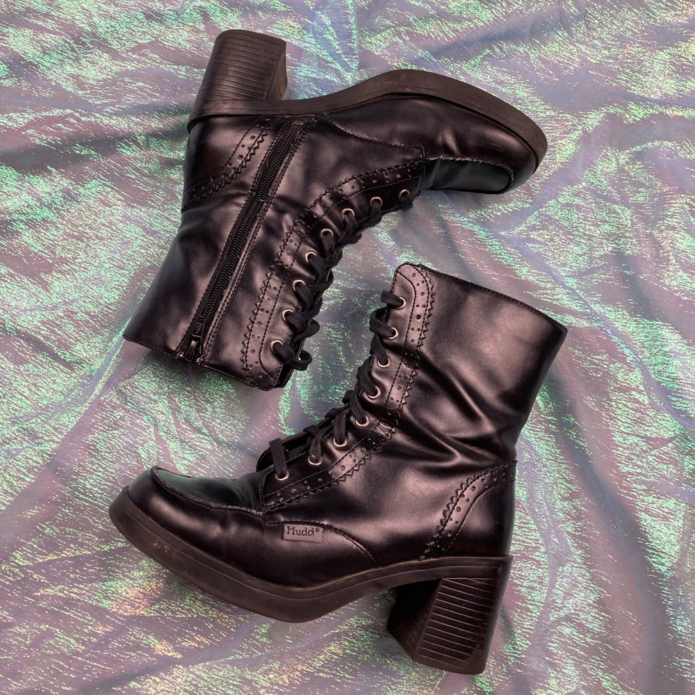 ✨Sultry Tribune Victorian inspired 90s Mudd boots✨